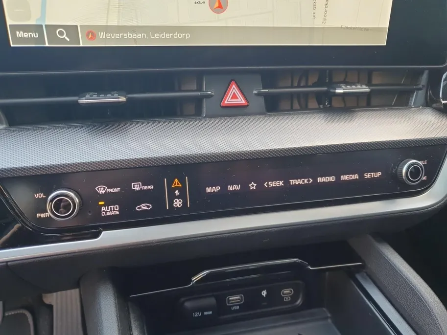 Kia Sportage 1.6 T-GDi Hybrid DynamicPlusLine | Stoel en stuurverwarming | Panorama schuifdak | Elektrisch bedienbare voorstoelen | Navigatie | Dodehoek detectie | Getinte ramen achter |