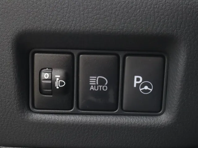 Toyota C-HR 2.0 Hybrid First Edition Trekhaak | Blindspot | Stuur en stoelverwarming