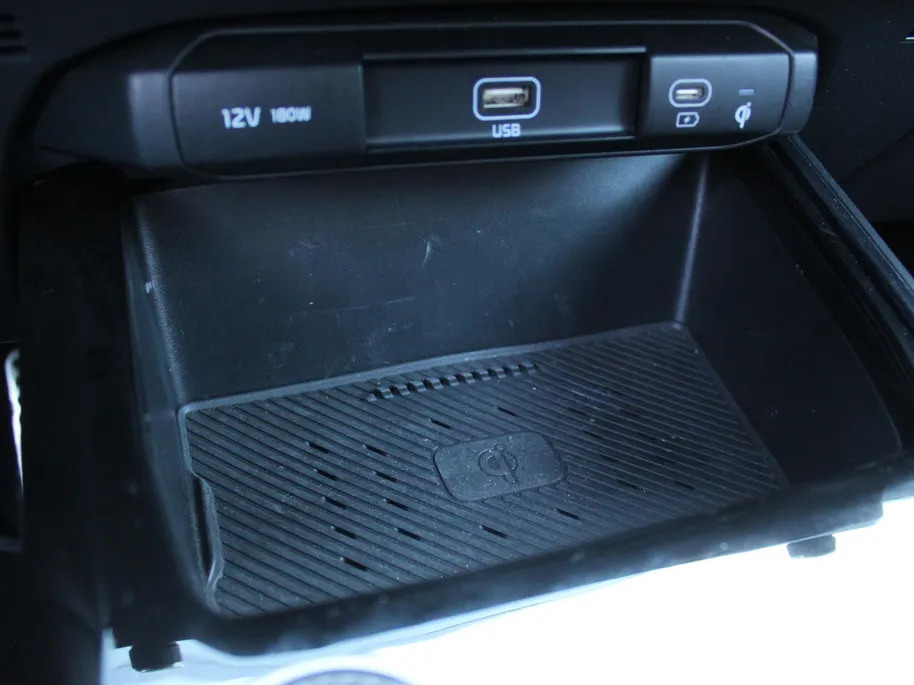 Kia Niro 1.6 GDi Hybrid ExecutiveLine | Camera | Leer | Schuifdak | Stoelverwarming+ventilatie | Elektr. stoelverstelling + achterklep | 18' LM | HUD |