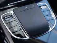 Mercedes-Benz EQC 400 4MATIC Premium Plus 80 kWh l Trekhaak l Keyless l Stoelverwarming