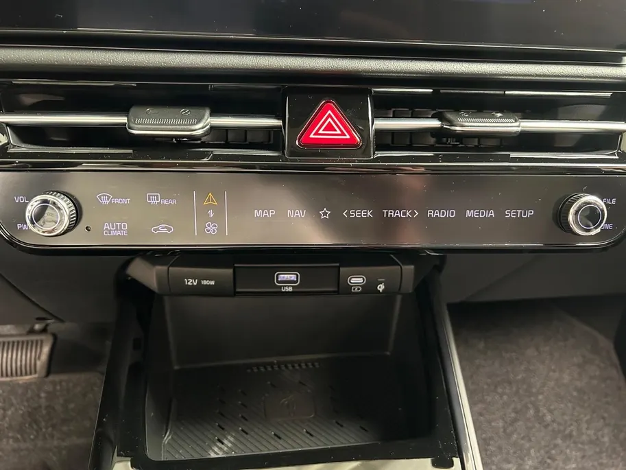 Kia Niro 1.6 GDi PHEV DynamicPlusLine Edition | Orginele Kilometerstand! | Apple Carplay / Android Auto | Navigatiesysteem | Elektrisch Verstelbare Bestuurdersstoel | Stoel + Stuurverwarming | Licht + Regensensor | Parkeersensoren Voor + Achter | Camera Achter | 1