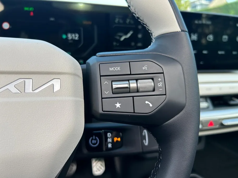 Kia EV4 Hatchback GT-PlusLine 81.4 kWh | Schuif/kanteldak | Lederen bekleding | 360 Graden camera | Head up display | Elektrische achterklep | Elektrische stoel verstelling met geheugen | Stoel verwarming + ventilatie voor | Dodehoek camera | Draadloze oplader | 
