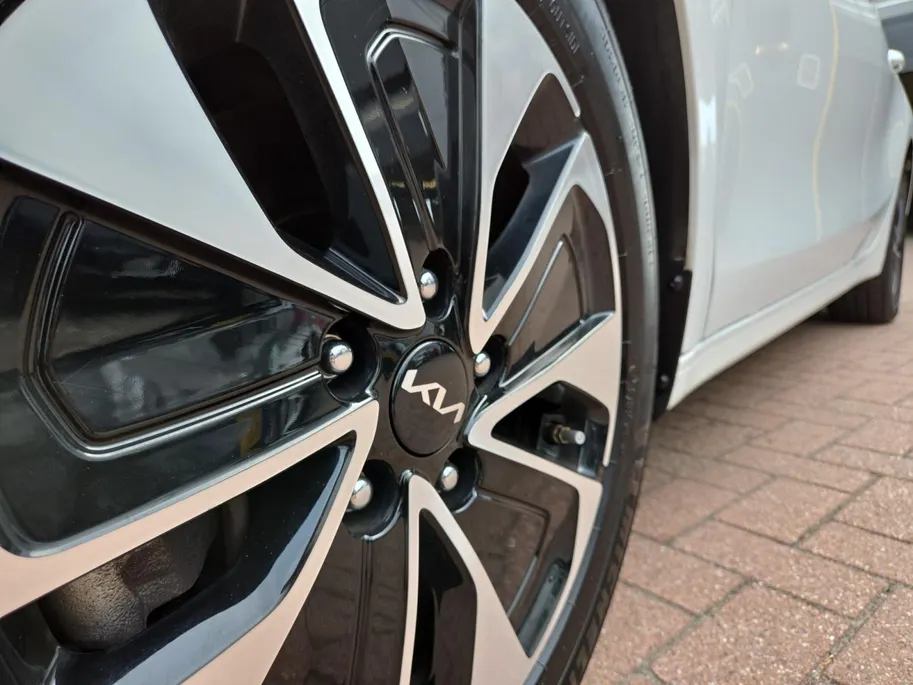 Kia Ceed Sportswagon 1.6i PHEV DynamicPlusLine Navi | Camera | Stoel + Stuurverwarming | Elektr. Achterklep | LED | Apple Carplay & Android Auto | Metallic lak | NAP