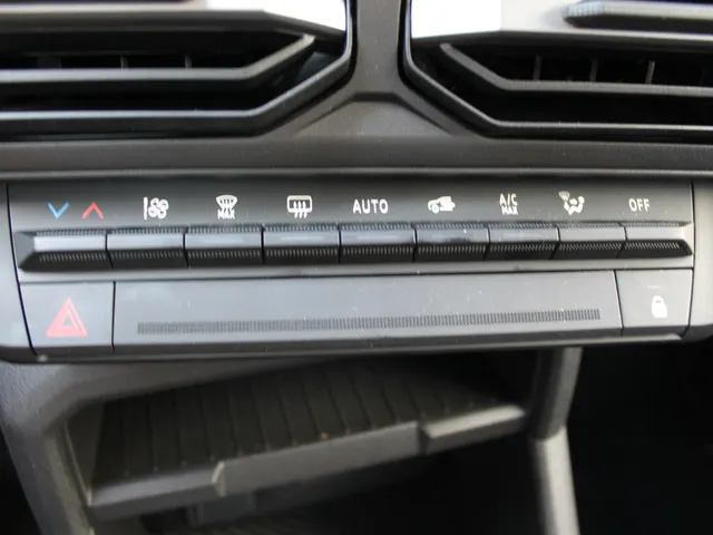 Dacia Duster 1.8 hybrid 155 limited edition *DEMONSTRATIEWAGEN*