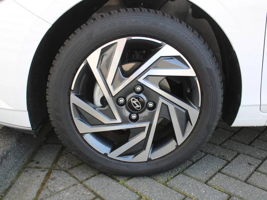 Hyundai i20 1.2 MPI Comfort | BTW Auto | Stuur-/stoelverwarming | Camera | Navi | Apple Carplay | Android Auto | Cruise | 16' LM | All seasons | Airco |