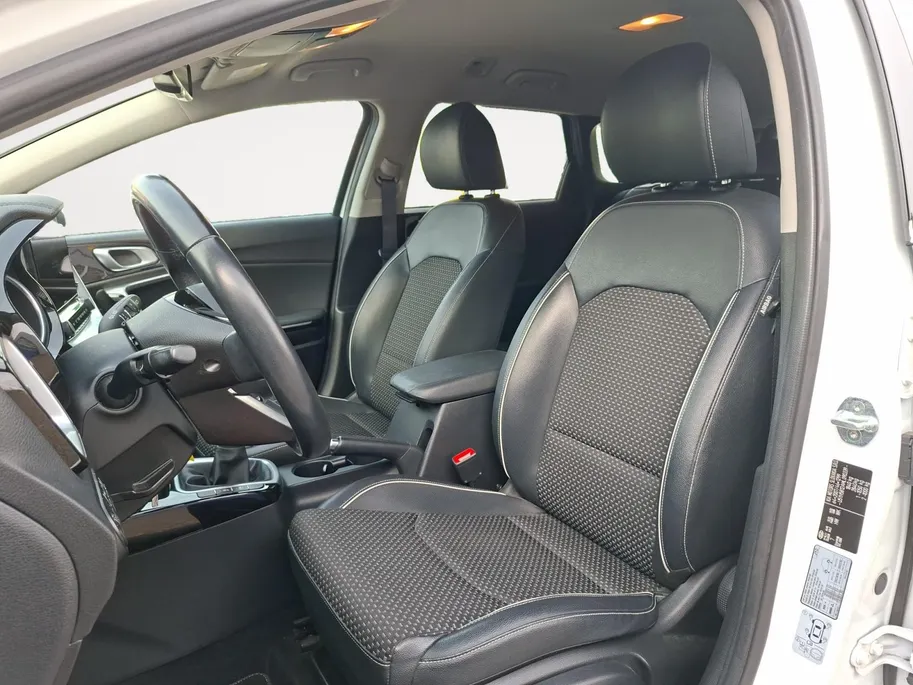 Kia Ceed Sportswagon 1.0 T-GDi DynamicPlusLine | Dealeronderhouden | Navigatie | Achteruit rij camera | Half - leer