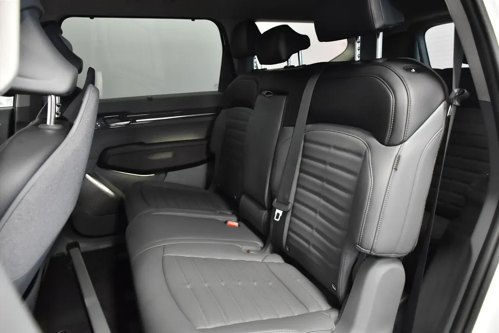 Kia EV9 99,8kWh 204pk RWD Plus NIEUW