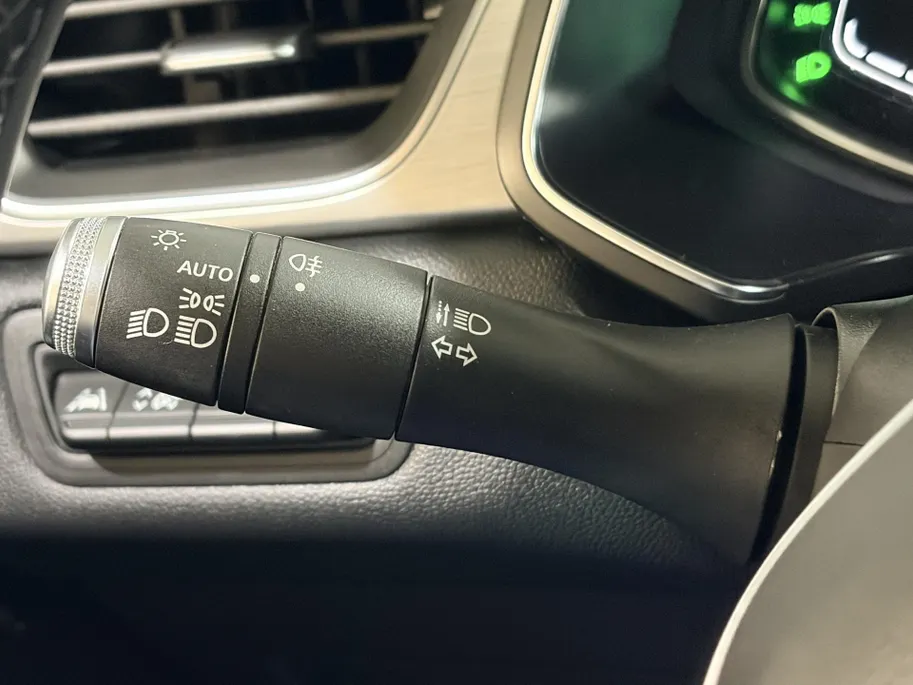 Renault Captur 90PK TCe Intens | Navi | Camera | Climate Control | Parkeersensoren | Apple CarPlay/Android Auto | Licht & Regen Sensor | Full LED | Lichtmetalen Velgen | Armsteun |