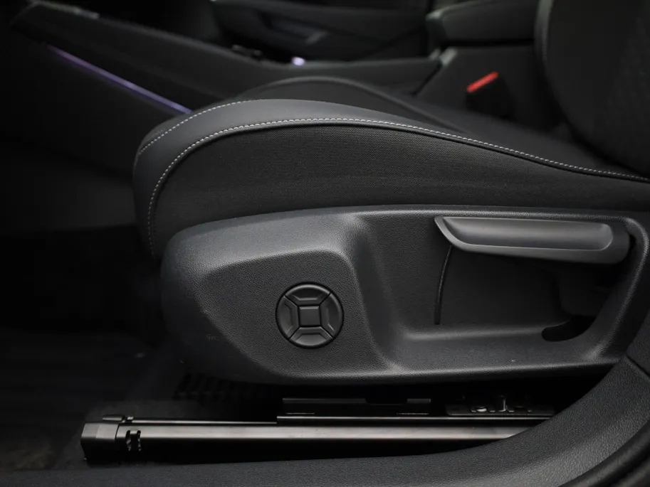 Volkswagen T-Roc 1.5eTsi/150PK R Line First Edition Black Style DSG · Navigatie · 360°Camera + Parkeersensoren · Stoel- & stuurverwarming · Garantie t/m 28-11-2027 · EXTRA INRUILKORTING