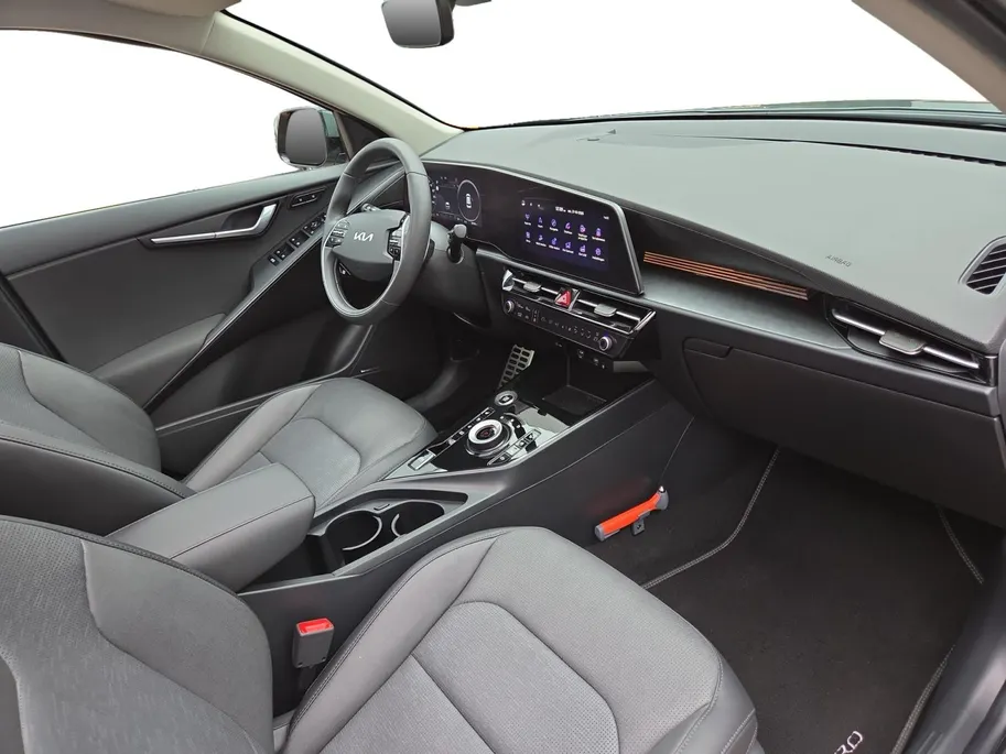 Kia Niro 1.6 GDi Hybrid ExecutiveLine Meest luxe uitvoering | Dealer onderhouden | Schuif-/kanteldak | Cruise Control Adaptief | Dodehoek Detectie | Head up Display | Stoelverwarming en Ventilatie | Harman/Kardon | Android & Carplay | NAP