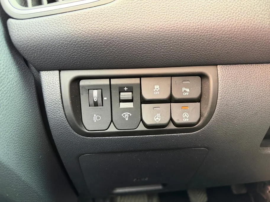 Kia Rio 1.2 CVVT ExecutiveLine Navigatie| Stoel verwarming| Camera| Lichtmetalen velgen| donker getint glas| Climate Control