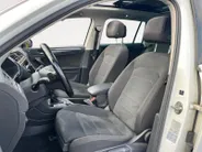 Volkswagen Tiguan 2.0 TSi DSG-aut. 4Motion Highline R-Line NL Auto | 11-2017 | Pano dak | Trekhaak | 20' | Stoelverwarming | Etc.