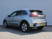 Kia e-Niro DynamicPlusLine 64 kWh | Schuif-/kantel dak | Cruise adapt.| Navi | 17' LM | Stuur-/stoelverwarming | Camera | Clima |