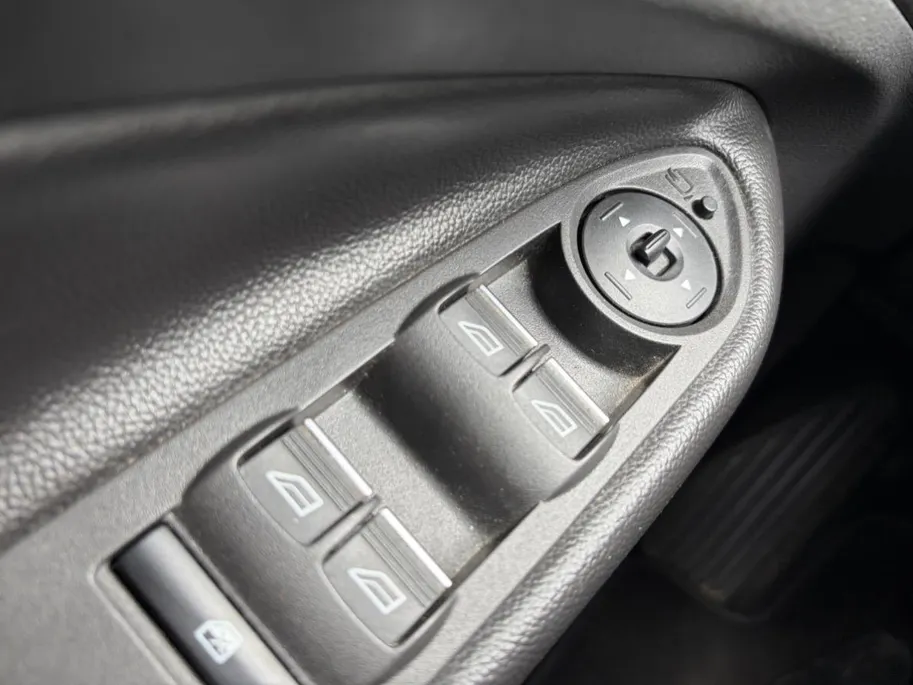 Ford Kuga 1.5 EcoBoost Trend Ultimate | Trekhaak | Camera | 18' Lichtmetalen velgen | Voorruitverwarming | Navigatie | Climate Control | Privacy Glass | Cruise Control