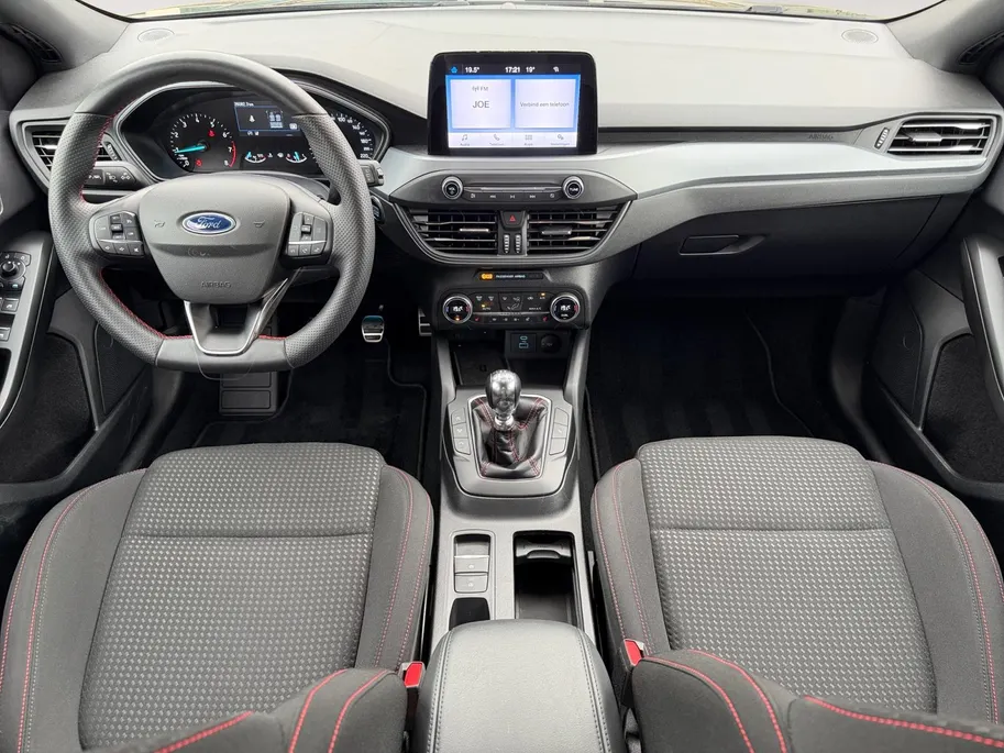 Ford Focus 1.0 EcoBoost Hybrid ST Line Style | Dealer onderhouden | NL auto | Winter pack | Cruise control | Parkeersensoren voor en achter | Achteruitrijcamera | Draadloos opladen mobiel | Apple carplay & Android auto | Keyless entry | Privacy glas | Bovag garantie