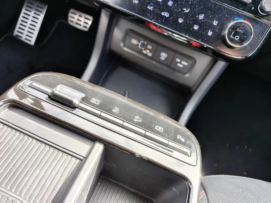 Hyundai Tucson 1.6 T-GDI PHEV N Line | Als nieuw! | Vol opties! | Climate Control | Incl. 12 maanden garantie, APK, Onderhoudsbeurt etc. Premiumpakket gratis! |