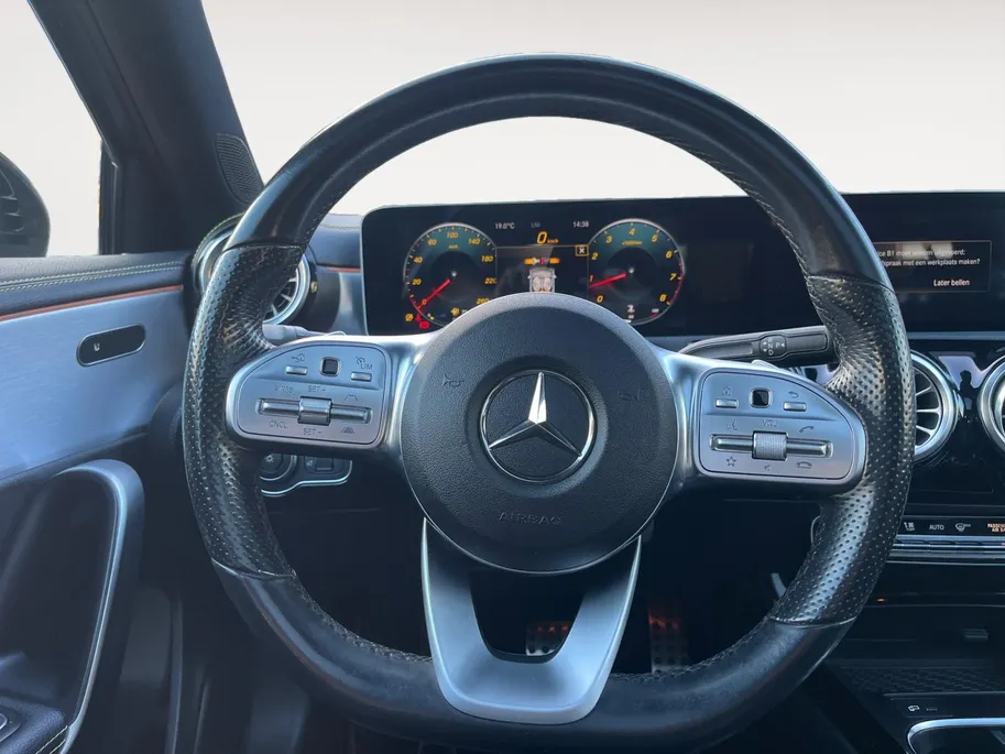 Mercedes-Benz A-Klasse 250 Premium Plus | AMG Pakket | Panoramadak | Achteruitrijcamera | Stoelverwarming | 12 maanden garantie! |