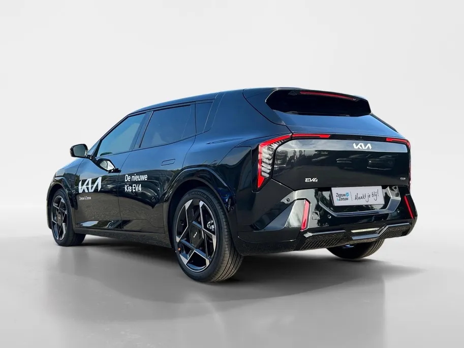 Kia EV4 Hatchback GT-PlusLine 81.4 kWh | Schuif/kanteldak | Lederen bekleding | 360 Graden camera | Head up display | Elektrische achterklep | Elektrische stoel verstelling met geheugen | Stoel verwarming + ventilatie voor | Dodehoek camera | Draadloze oplader | 