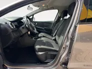 Renault Clio Estate 0.9 TCe Night&Day | Parkeersensoren | Apple Carplay | Camera | Cruise Control | Airco | LMV | Onderhoudshistorie | 12 Maanden BOVAG Garantie