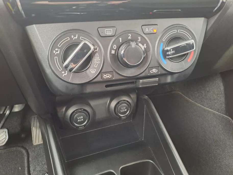 Suzuki Swift 1.2 Select | Stoel Verw. | Apple Carplay / Android Auto | Automaat | Dab | Camera