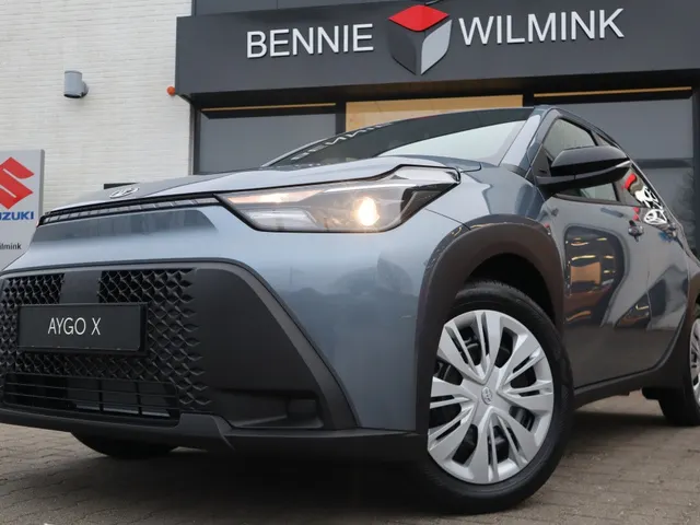 Toyota Aygo X Hybrid 115 play | Camera | Apple/Android Carplay