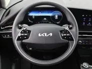 Kia Niro EV Light Edition 64.8 kWh | Camera | Cruise adapt. | Clima | 17' LM | Navi | Keyless | All season banden | 17% bijtelling |