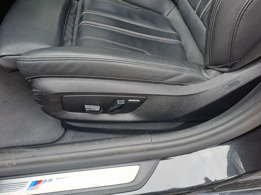 BMW 5 Serie Touring 530e xDrive M SPORT | Pano | Harman Kardon | 360 Camera | Head up | Elektrisch Wegklapbare Trekhaak | Voorstoelen verwarmd | Navigatie | Apple Carplay/Android Auto | Leer