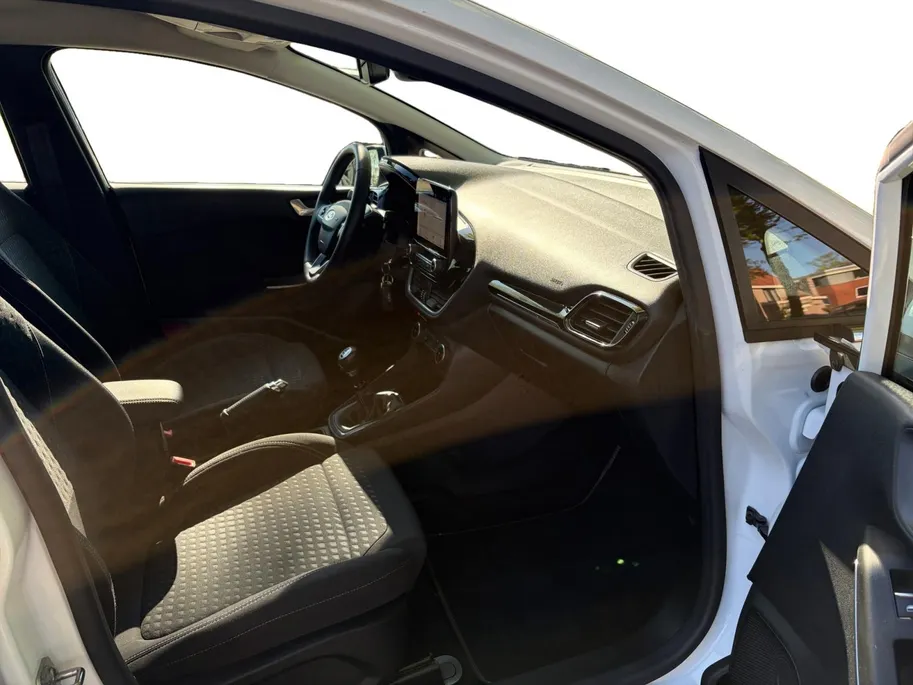 Ford Fiesta 1.0 EcoBoost Titanium | 1e Eigenaar | NL-Auto | Trekhaak | Climate Control | Parkeersensoren | Cruise Control | Lichtmetalen velgen |
