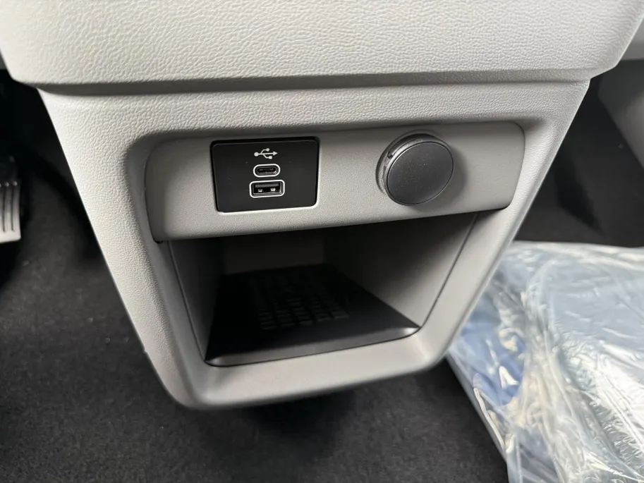 Ford Transit Custom Tourneo Titanium X L1H1   UIT VOORRAAD LEVERBAAR TREKHAAK - CARPLAY - WINTERPACK - 8-Zits