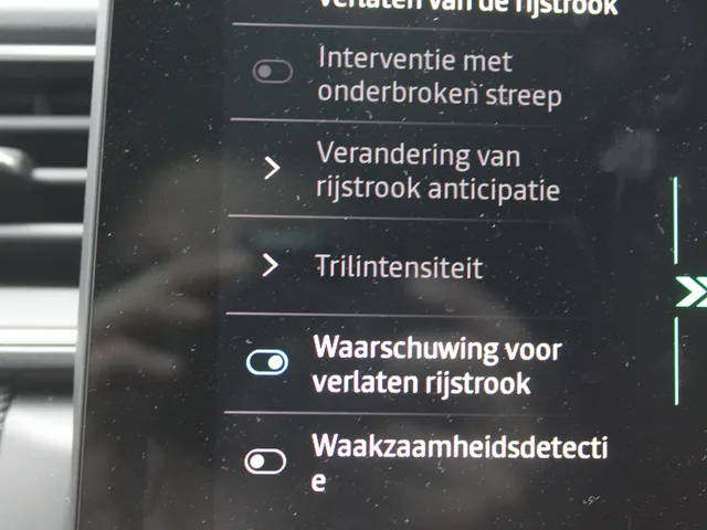 Renault Captur 1.6 E-Tech full hybrid 145 PK Esprit Alpine | 360 Camera | Harmon Kardon akoestiek | best. stoel voor elektrisch bedienbaar | Pack winter |