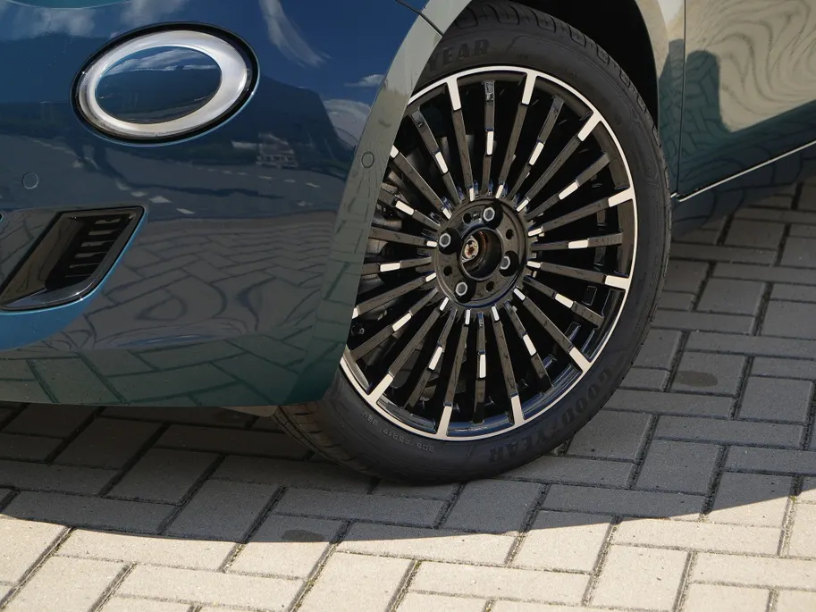 Fiat 500e Icon 42 kWh | Pano | Style | Camera | Comfort | Carplay | 17'