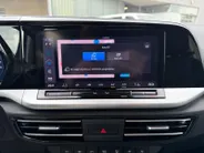 Ford Transit Connect Ford Tourneo Connect PHEV L2 Titanium 7p. | Uit Voorraad Leverbaar | Geel Kenteken | Automaat | Trekhaak | AGR Gecertificeerde Voorstoelen | Achteruitrijcamera | Winter Pakket | Adaptieve Cruise Control