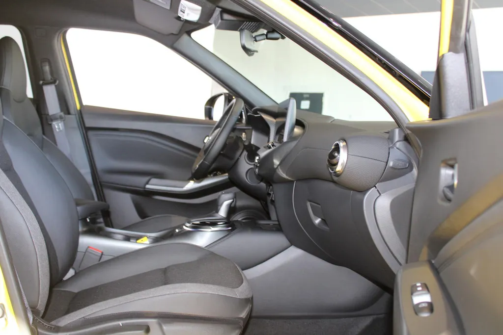 Nissan Juke 1.6 Hybrid N-Connecta | stuurverwarming | Stoelverwarming | Automaat | Achteruitrijcamera | Pdc voor en achter | Cruise controle | Climate Controle | LM wielen | Navigatie | Apple carplay & Android auto |