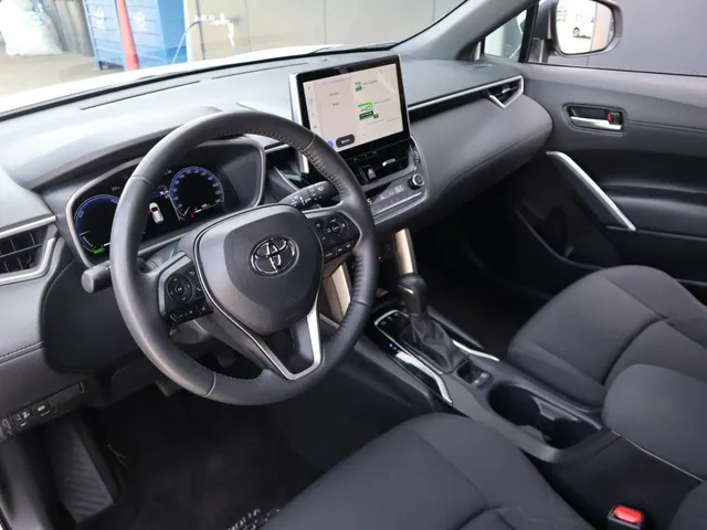 Toyota Corolla Cross Hybrid 140 Dynamic | Stoel/Stuur verwarm | All Season | Elek. kofferbakklep VERKOCHT