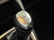 Renault Captur 90PK TCe Intens | All Season Banden | Armsteun | Navi | Camera | Parkeersensoren | Climate Control | Bluetooth | Lichtmetalen Velgen | Licht & Regen Sensor |