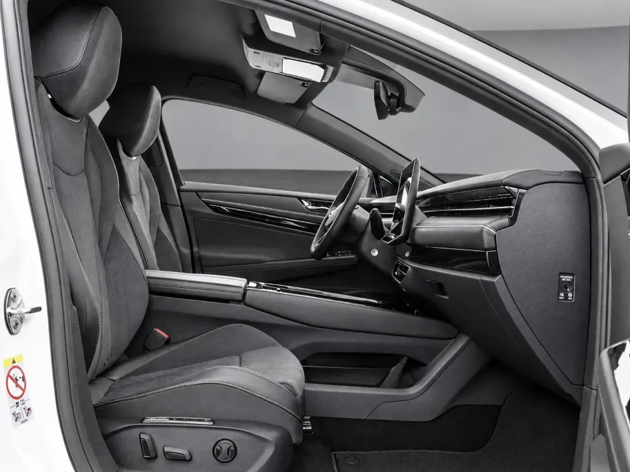 Volkswagen ID.7 Pro Business 286pk 77 kWh · SOH 97,2% · 360 Camera · Head-Up · Alarm · Elek. Trekhaak · Keyless · Elek. Voorstoelen · 20'' Inch · Gratis onderhoud & APK t/m 30-01-2030 · EXTRA INRUILKORTING ·