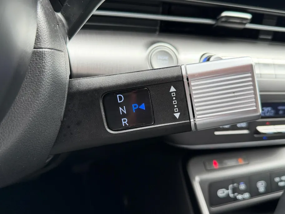Hyundai Kona 1.6 GDI HEV Comfort Smart | Stuur-/ Stoelverwarming | Climate Control | Navigatie | Achteruitrijcamera | Parkeersensoren voor en achter | Apple Carplay/ Android auto |