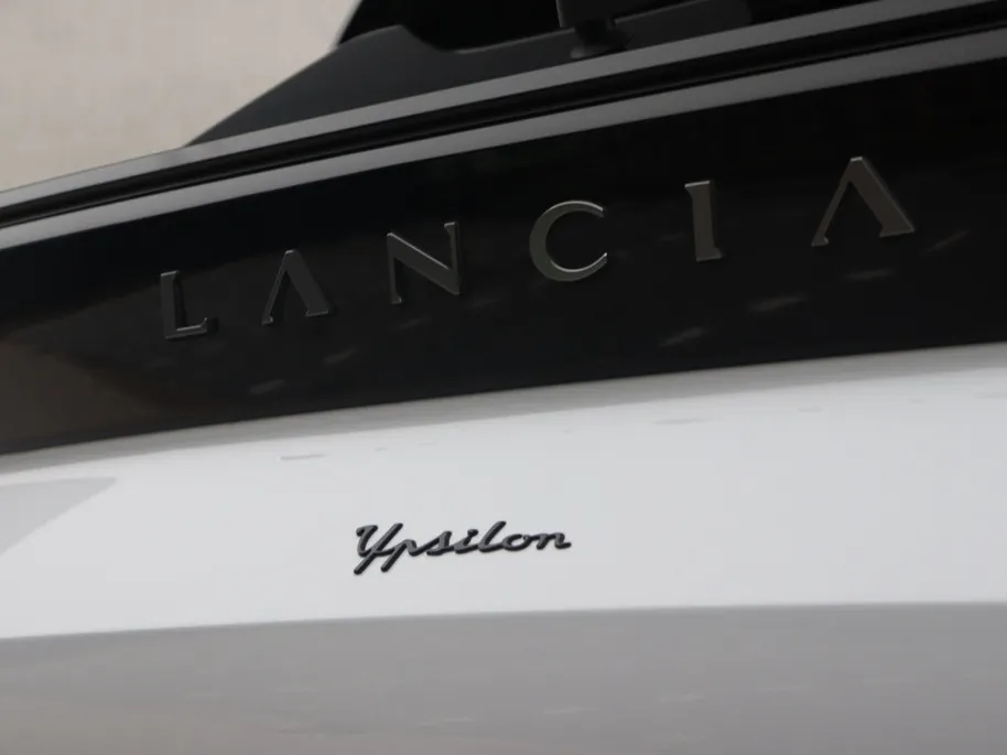 Lancia Ypsilon 1.2T Hybride HF Line | Sala | Tech pack | Navi |
