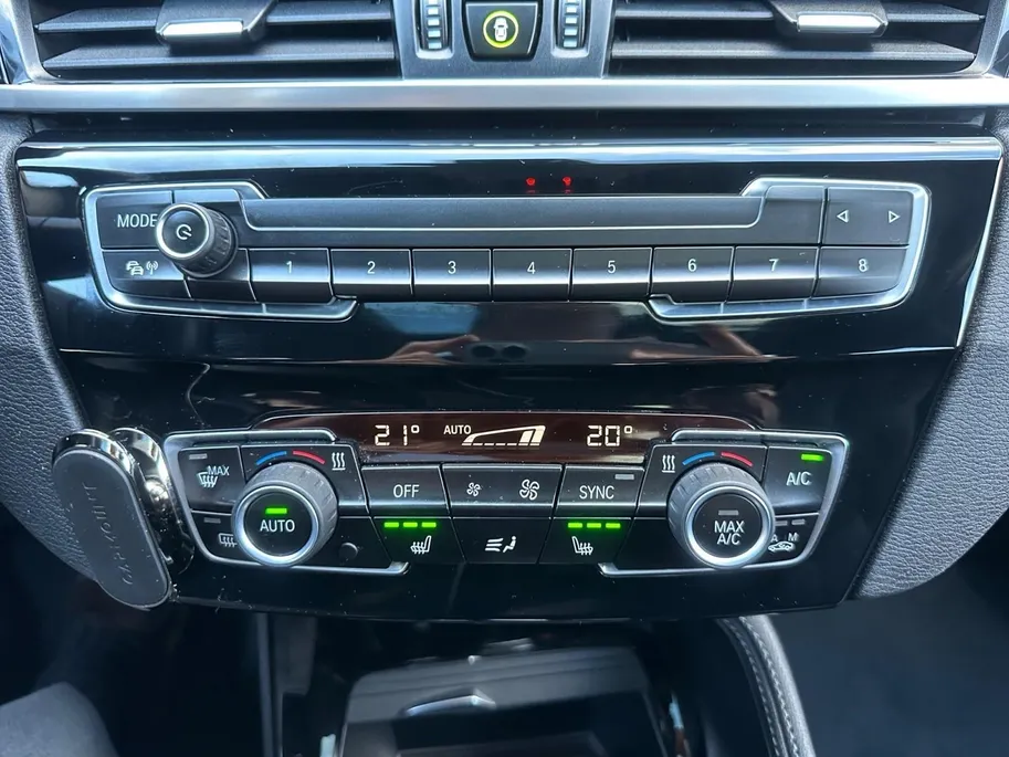 BMW X1 sDrive18i High Executive | Automaat | Head-Up Display | Automatische Achterklep | Panorama Dak | Stoelverwarming | Volledig Lederen Bekleding | Dealer Onderhouden | Camera | 12 Maanden BOVAG Garantie