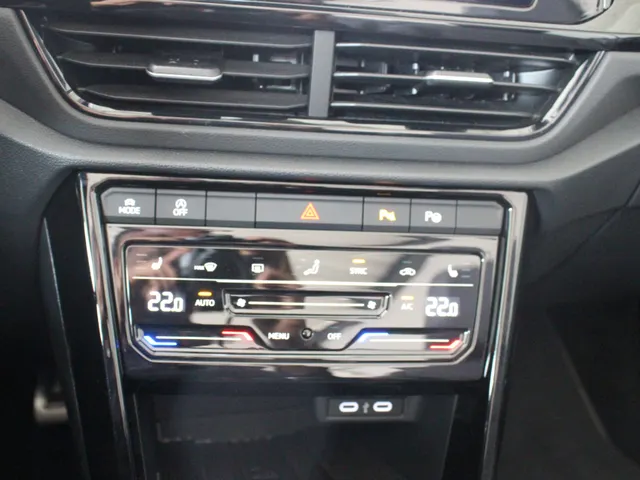 Volkswagen T-Roc Cabrio 1.5 TSI R-Line Karmann Blackstyle Leder | IQ-Light | Navigatie | Dodehoekassistent | Parkeercamera