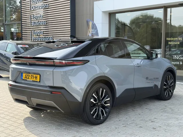 Toyota C-HR+ First Edition 77 kWh | Bi-Tone | 20'| Stoel&Stuurverw | Camera