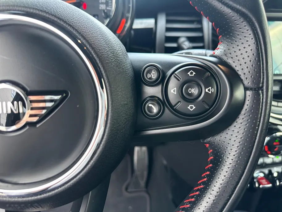 MINI 3-Deurs 1.5 Cooper | Automaat | John Cooper Works | Navigatie | Parkeersensoren | Stoelverwarming | Cruise & Climate Control | Dealer Onderhouden | 12 Maanden BOVAG Garantie