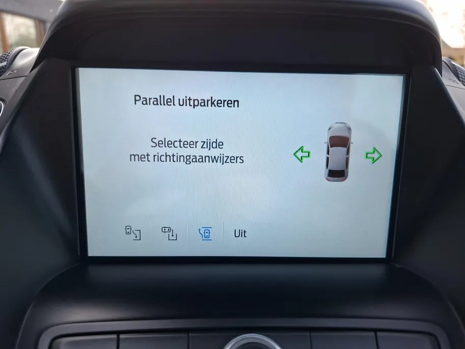 Ford C-MAX 1.0 Titanium | Camera | El. Achterklep | Climate Control | Navigatie | Apple Carplay&Android Auto | 17' Lichtmetaal | Dealer onderhouden! |