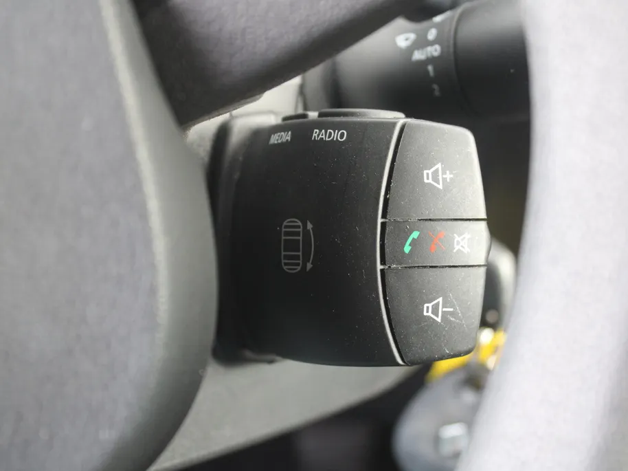 Renault Master T33 2.3 dCi L2H2 Stop & Start | Automaat | Trekhaak | Camera | Airco | Navi | Cruise | 16' LM | PDC | Licht-/regensensor | Volledig betimmerd |