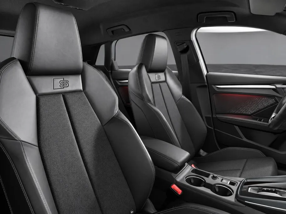 Audi A3 e-hybrid S edition 204 PK · Afneembare trekhaak · Optiekpakket zwart plus · Privacy glas