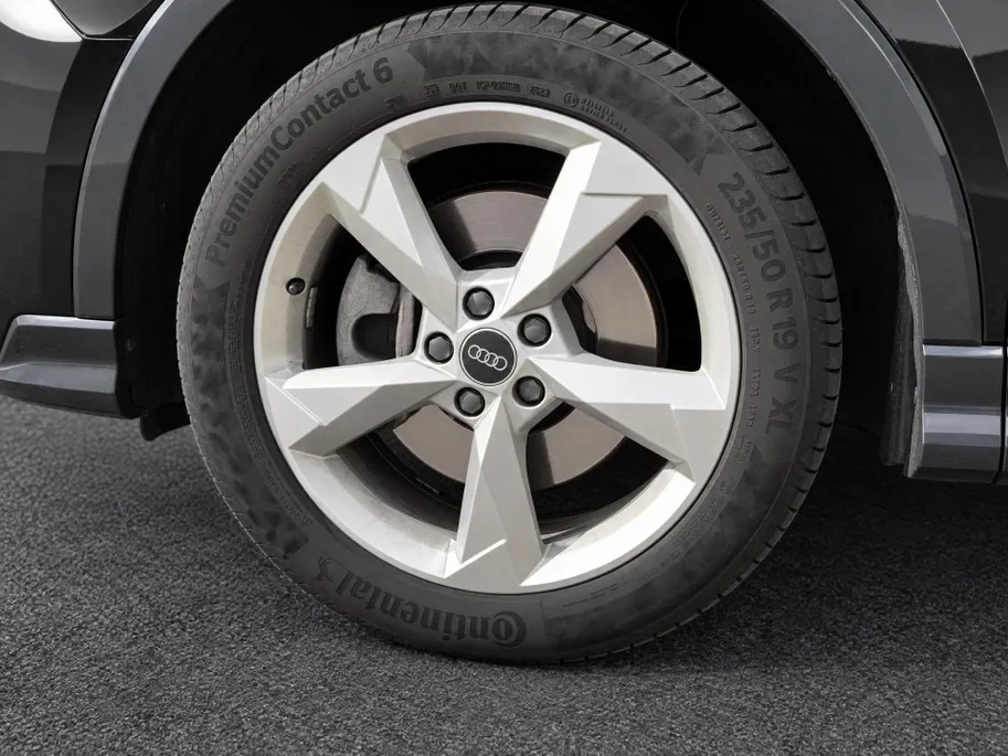 Audi Q3 45 TFSIe 245pk S edition · Camera · Apple/Android Car Play · Stoelverwarming ·  Navigatie · Elek. Achterklep · Keyless · 19'' Inch ·