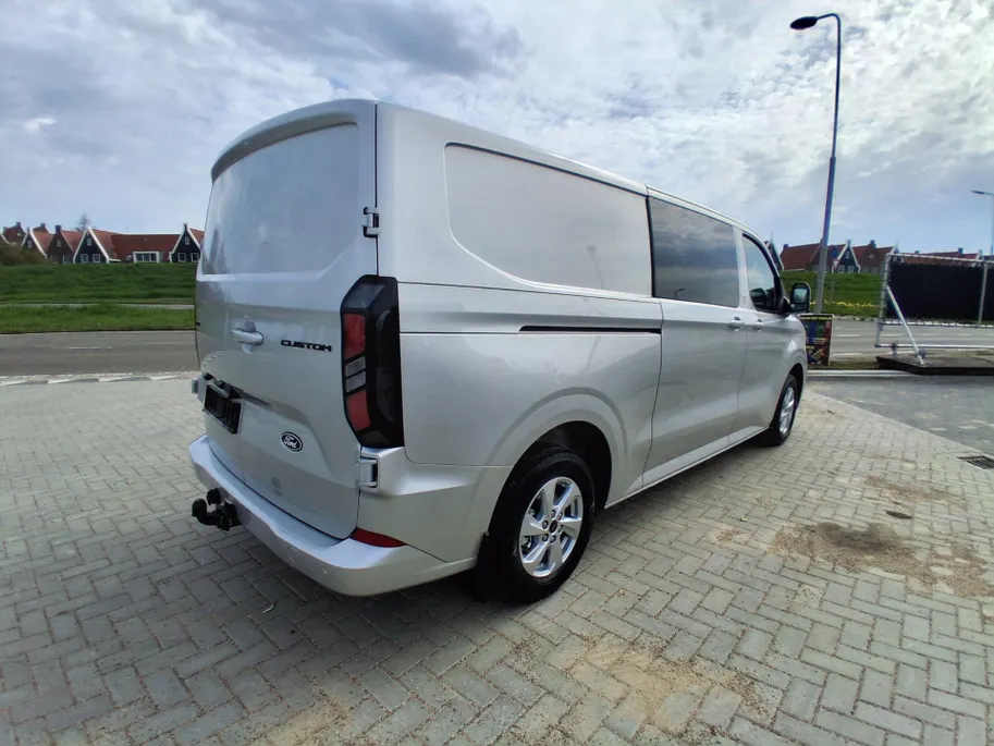 Ford Transit Custom 2.5 PHEV 233 pk L2H1 320 Limited Dubbele cabine