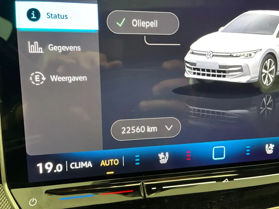 Volkswagen Golf 1.5eHybrid/272PK DSG GTE · Panoramadak · Camera · Inklap. Trekhaak · Leder · Garantie t/m 15-06-2030 of 100.000km