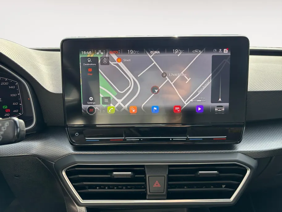 SEAT Leon Sportstourer 1.0 eTSI Style Business Intense | Metallic lak| Navigatie| Digitale cockpit| Parkeer sensoren V/A| Camera| Stuur verwarming| Keyless start| Zeer nette auto