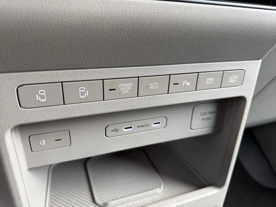 Kia PV5 Passenger Elite Executive 71.2 kWh Full options | Elektrische schuifdeuren en kofferklep | Leder interieur | Stoelvewarming + verkoeling | Achterbank verwarmbaar |